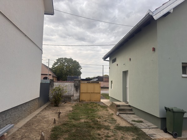 Prolaz iz dvorišta prema ulici